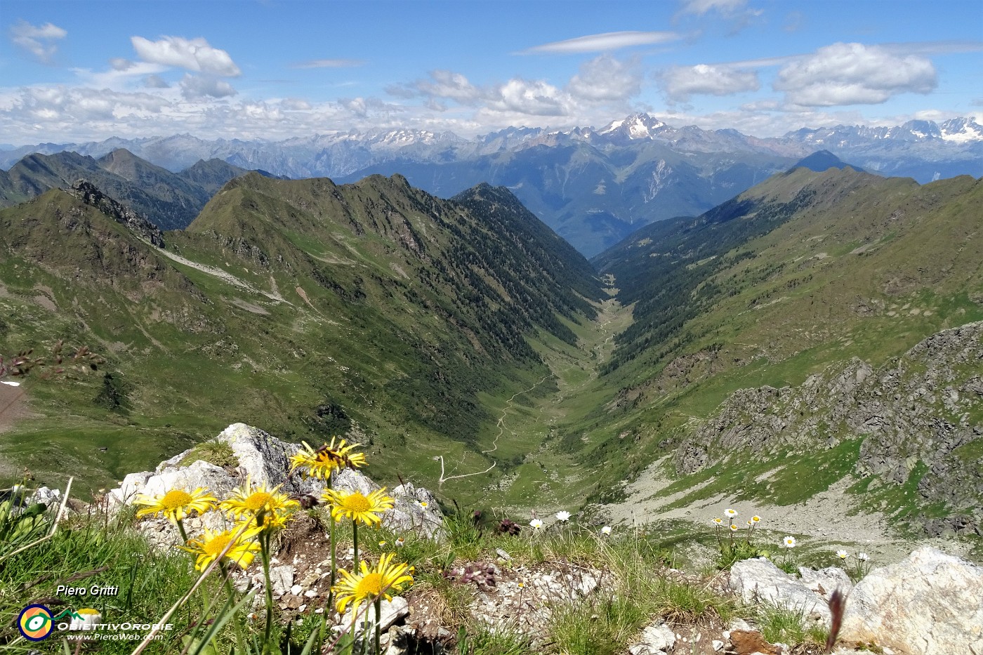 46 Bella vista a nord sulla Val Cervia e il Disgrazia.JPG